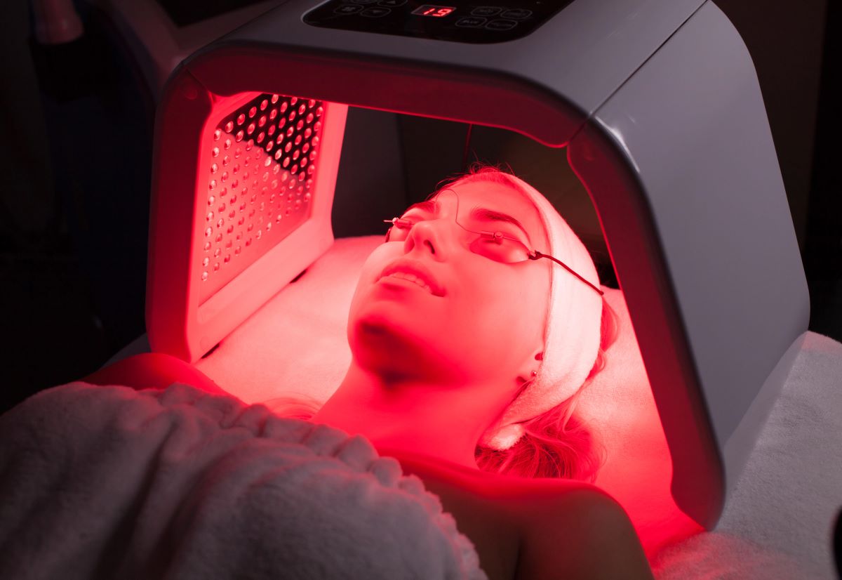 red light therapy facial